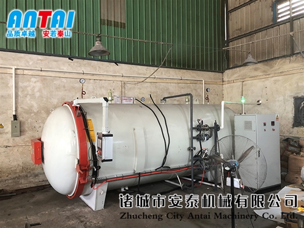 廣東東莞直接蒸汽硫化罐使用現(xiàn)場(chǎng)